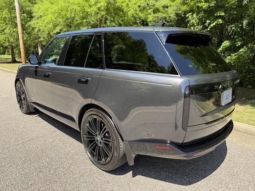 2025 Land Rover Range Rover SE