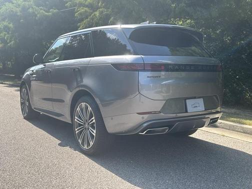 2025 Land Rover Range Rover Sport SE