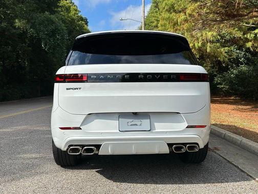 2025 Land Rover Range Rover Sport SE