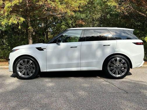 2025 Land Rover Range Rover Sport SE