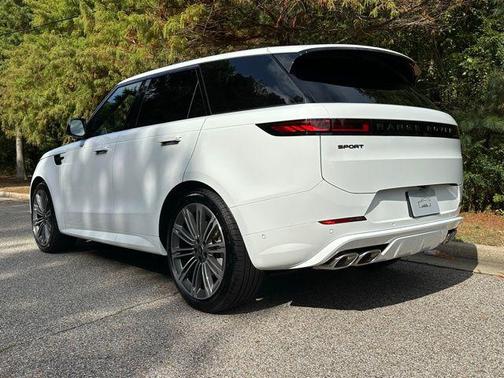 2025 Land Rover Range Rover Sport SE