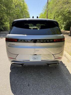 2025 Land Rover Range Rover Sport SE