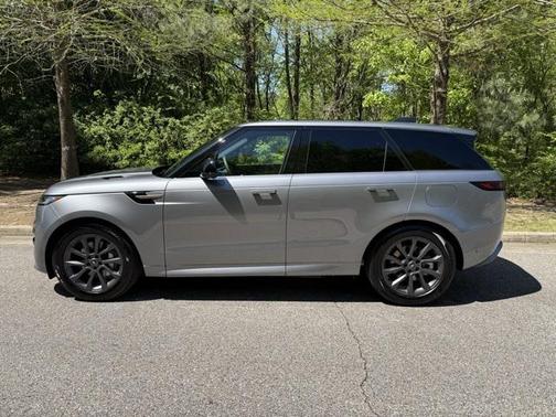 2025 Land Rover Range Rover Sport SE