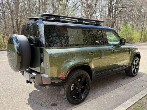 2026 Land Rover Defender X-Dynamic SE