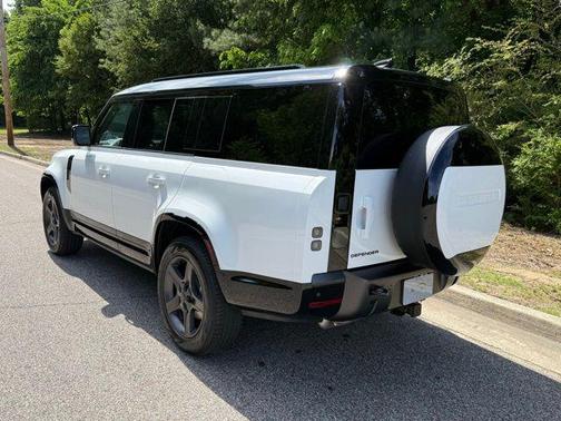 Fuji White 2026 Land Rover Defender X-Dynamic SE