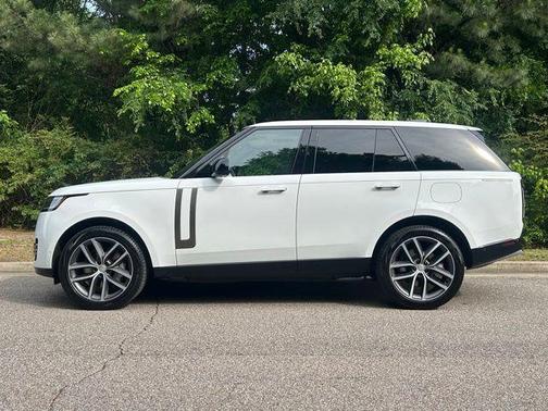 Fuji White 2025 Land Rover Range Rover SE