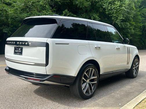 Fuji White 2025 Land Rover Range Rover SE