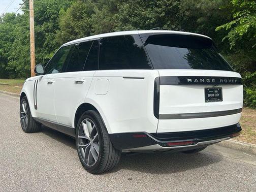 Fuji White 2025 Land Rover Range Rover SE