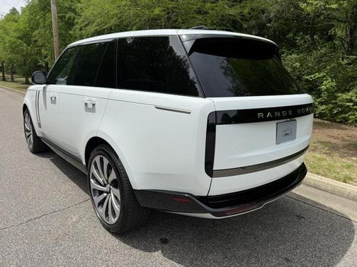 2025 Land Rover Range Rover SE