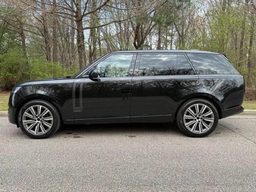 Santorini Black 2026 Land Rover Range Rover Autobiography