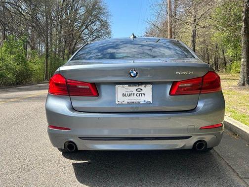 2020 BMW 530 530i