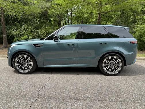 2025 Land Rover Range Rover Sport SE