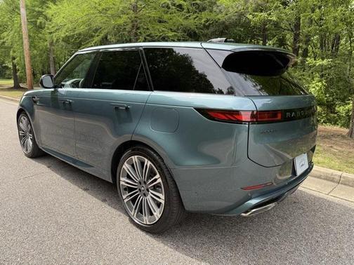 2025 Land Rover Range Rover Sport SE