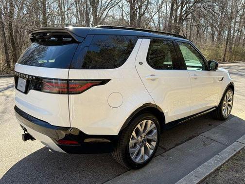 Fuji White 2026 Land Rover Discovery Gemini Edition
