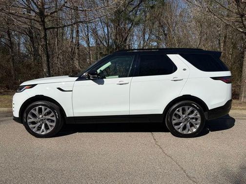 Fuji White 2026 Land Rover Discovery Gemini Edition