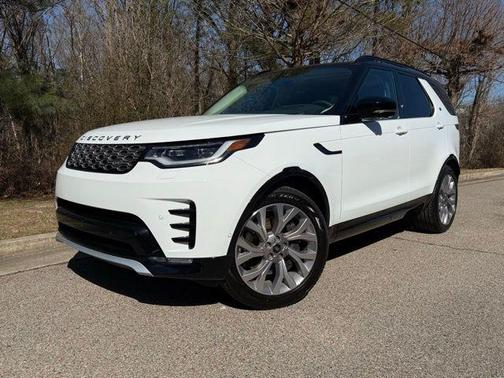 Fuji White 2026 Land Rover Discovery Gemini Edition