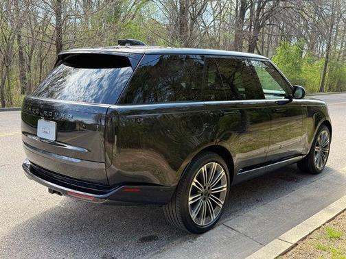 Santorini Black 2026 Land Rover Range Rover SE