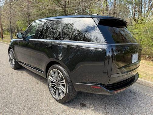 Santorini Black 2026 Land Rover Range Rover SE