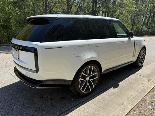 2025 Land Rover Range Rover SE
