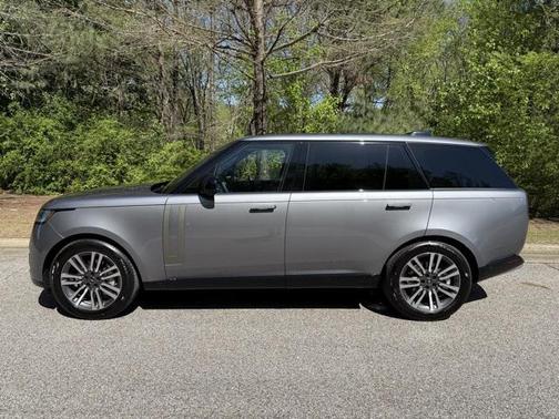 2025 Land Rover Range Rover SE