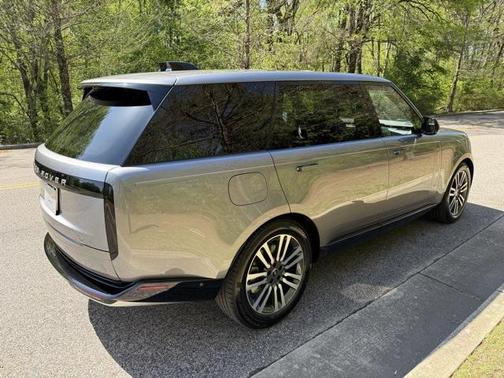 2025 Land Rover Range Rover SE