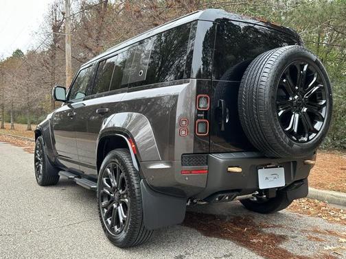 2026 Land Rover Defender V8