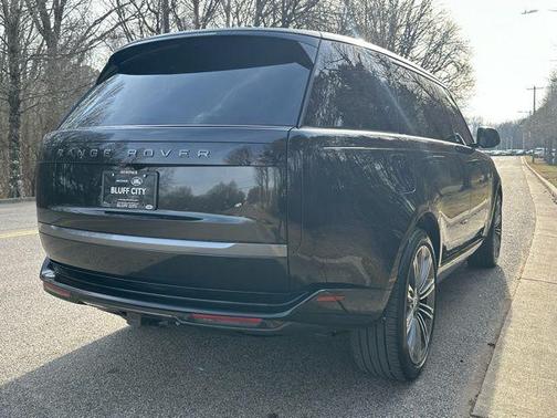 2025 Land Rover Range Rover SE