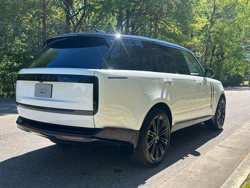 Fuji White 2026 Land Rover Range Rover SE