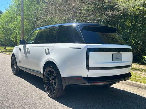 Fuji White 2026 Land Rover Range Rover SE