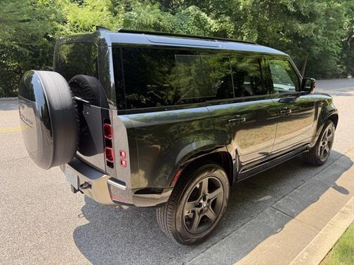 2025 Land Rover Defender X-Dynamic SE