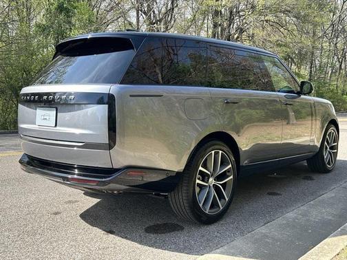 2025 Land Rover Range Rover SE