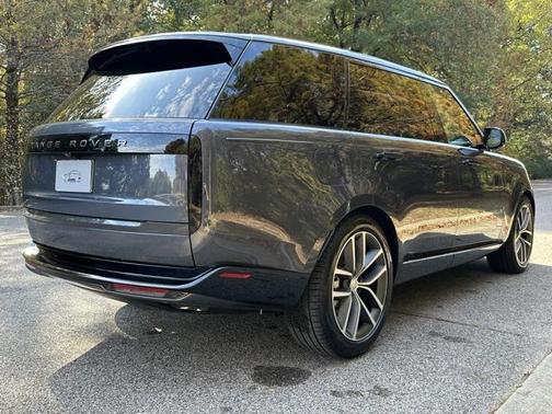 2025 Land Rover Range Rover SE