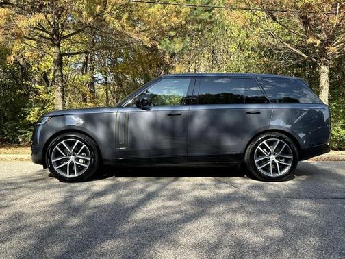 2025 Land Rover Range Rover SE