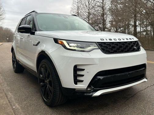 Fuji White 2026 Land Rover Discovery Dynamic SE