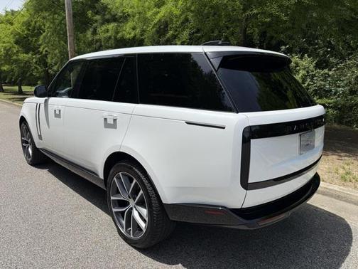 2025 Land Rover Range Rover SE