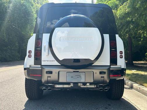 2025 Land Rover Defender X-Dynamic SE