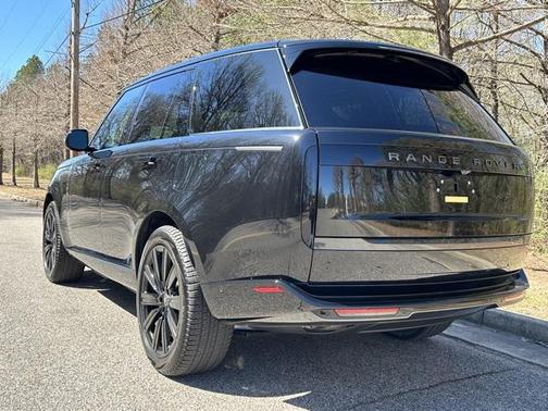 2025 Land Rover Range Rover SE