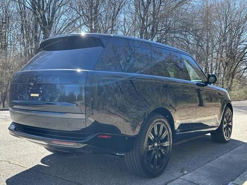 2025 Land Rover Range Rover SE