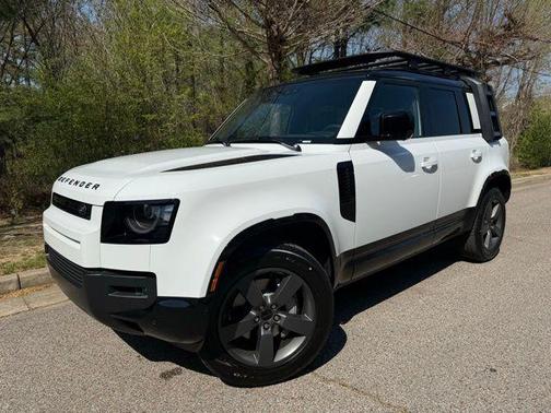 Fuji White 2026 Land Rover Defender X-Dynamic SE