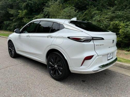 White Frost 2024 Buick Envista Avenir