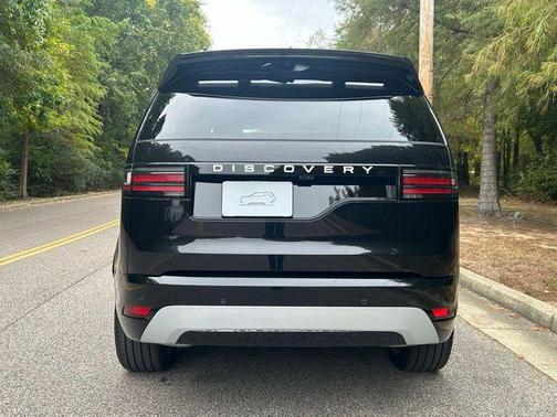 Santorini Black 2026 Land Rover Discovery Gemini Edition