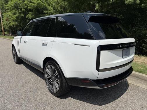 2025 Land Rover Range Rover SE