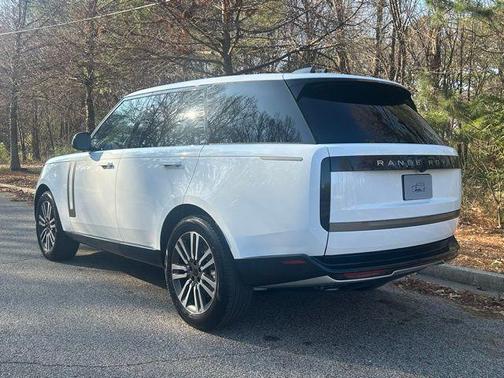 Fuji White 2026 Land Rover Range Rover SE