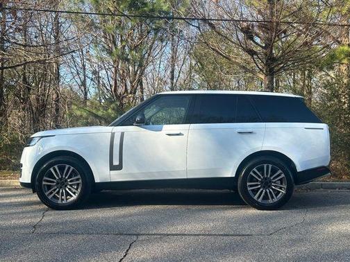 Fuji White 2026 Land Rover Range Rover SE