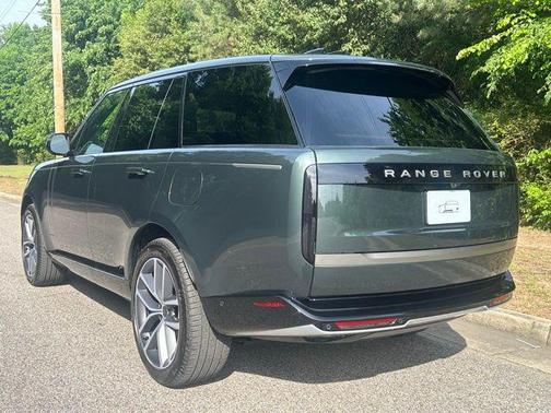 Green 2026 Land Rover Range Rover SE