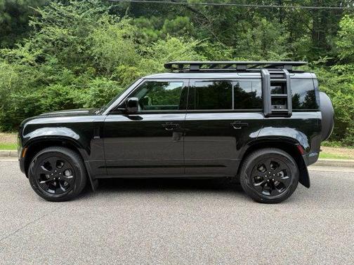 Santorini Black 2026 Land Rover Defender X-Dynamic SE