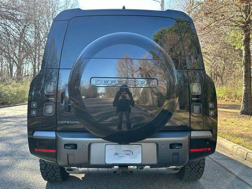 2026 Land Rover Defender P400 Outbound