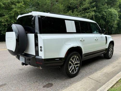 Fuji White 2026 Land Rover Defender X-Dynamic SE