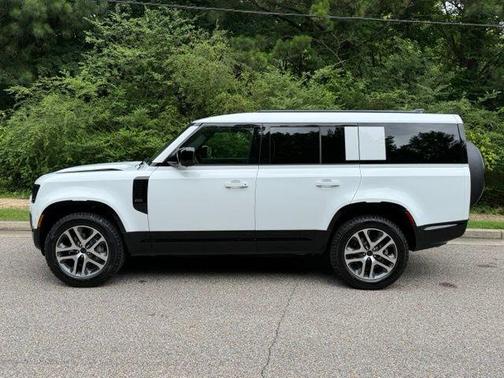 Fuji White 2026 Land Rover Defender X-Dynamic SE
