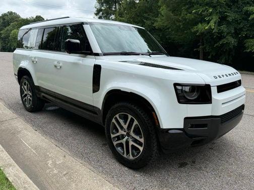 Fuji White 2026 Land Rover Defender X-Dynamic SE